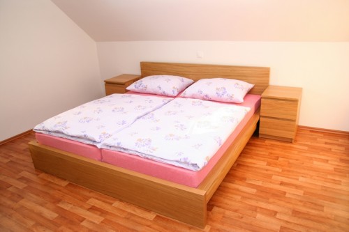 Dýhované dřevotřískové postele trápí uvolněné šrouby, zdroj: shutterstock.com